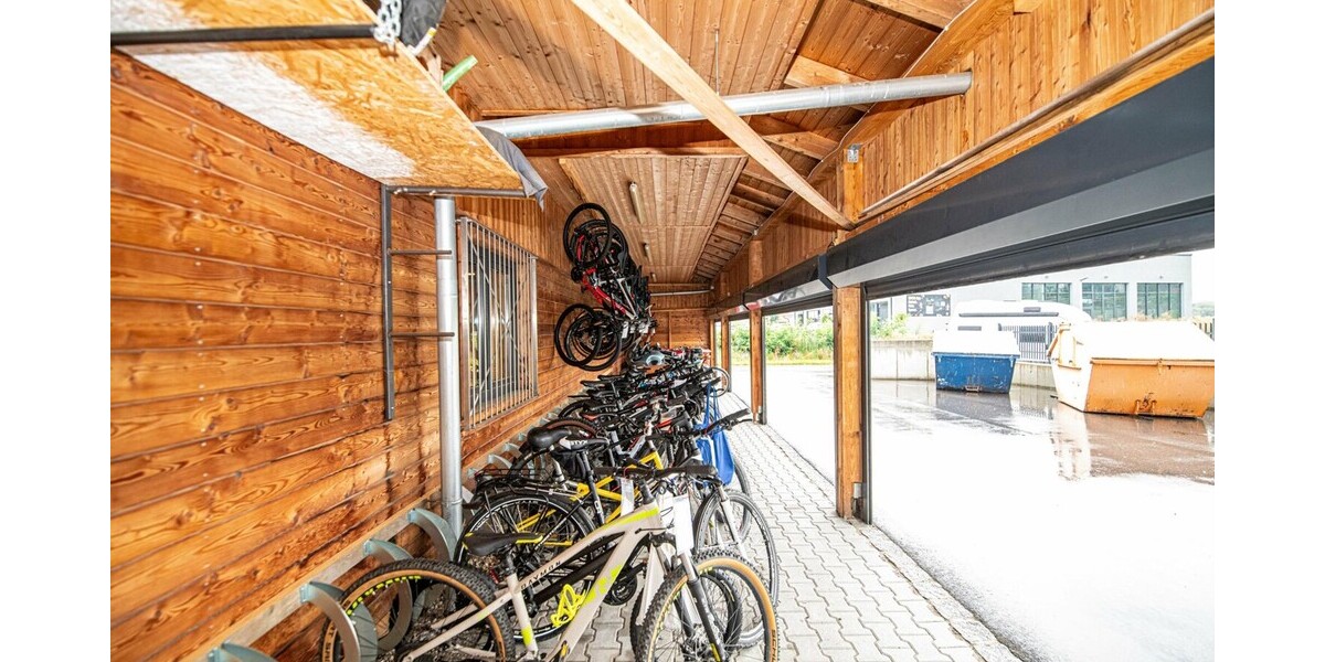 Vielseitige Werkstatt mit großzügiger Freifläche und Raum für Ideen - Gewerbeobjekt Eschlkam | Angebot:24787949