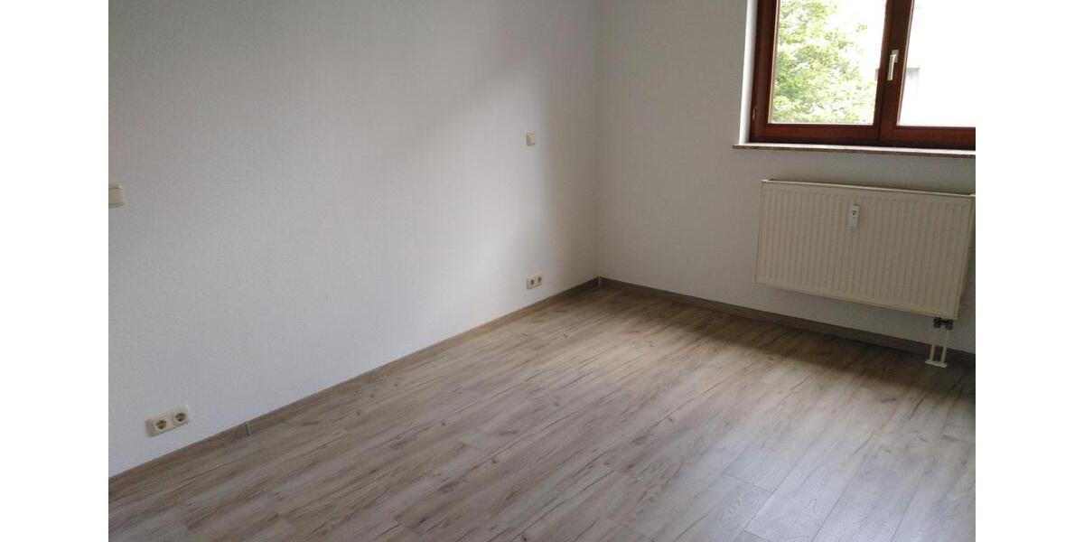Erdgeschoßwohnung Glauchau - 2 Zimmer, 60 m&sup2;, 400&euro; | Angebot:24874269