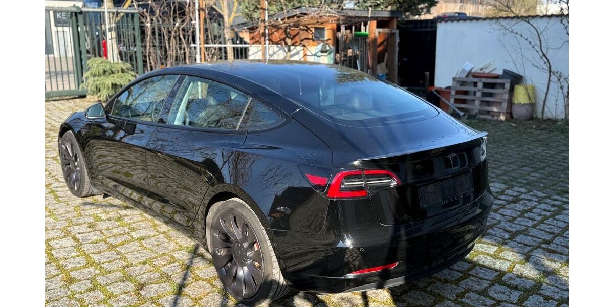 Tesla Model 3 97.000 km 24.800 &euro; Stuttgart 70374
