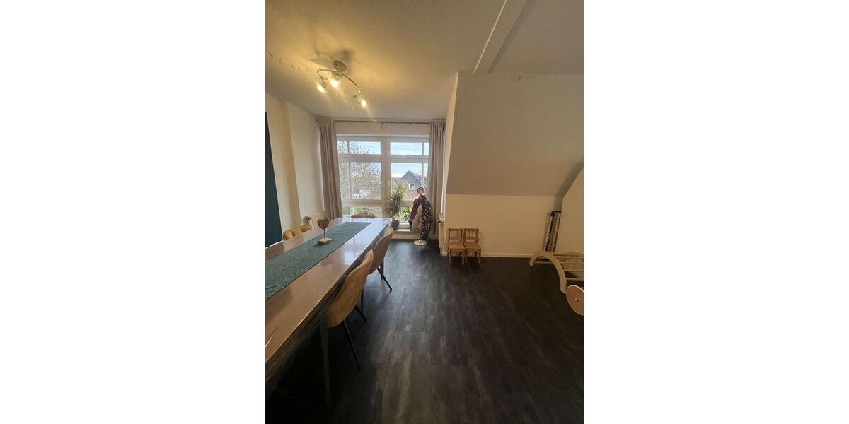Etagenwohnung Nordenham - 5 Zimmer, 107 m&sup2;, 820&euro; | Angebot:25542233