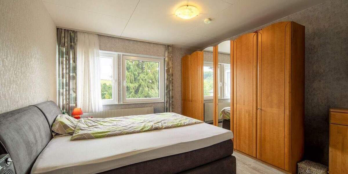 Mehrfamilienhaus, Wohnhaus Finnentrop Hülschotten - 8 Zimmer, 176 m&sup2;, 389.000&euro; | Angebot:25800581