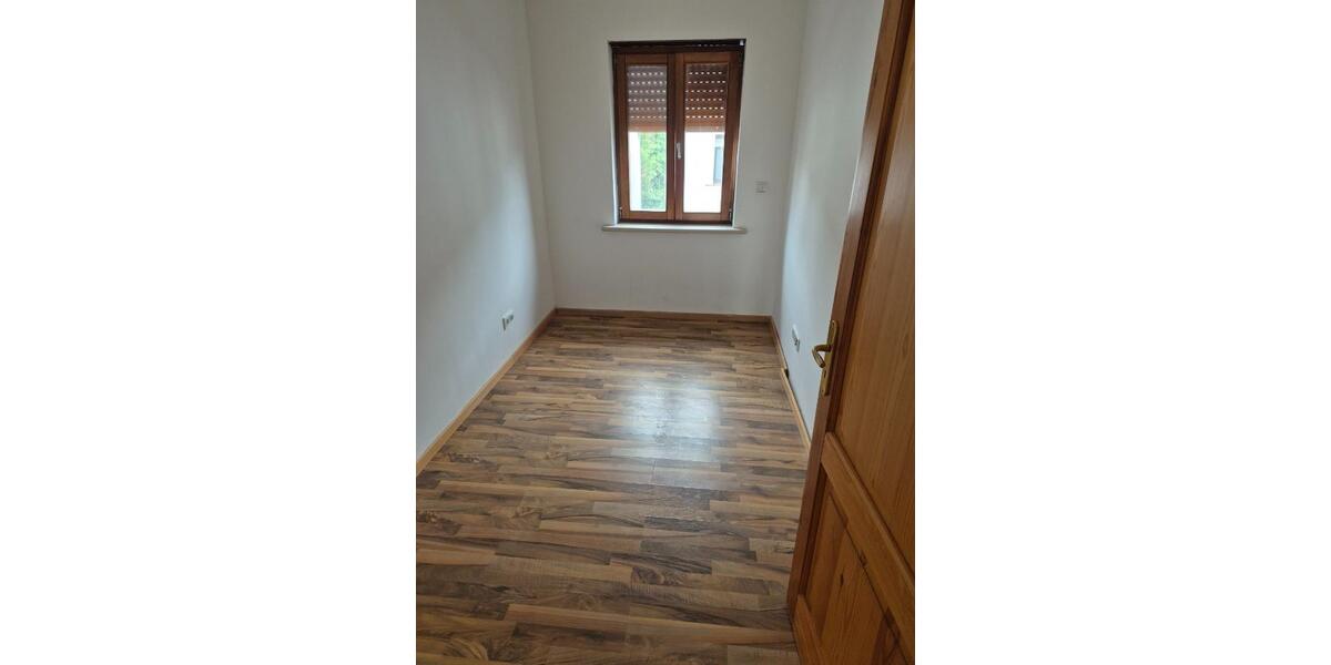 Etagenwohnung Saarbrücken West - 3 Zimmer, 80 m&sup2;, 650&euro; | Angebot:26493820