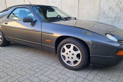 Porsche 928