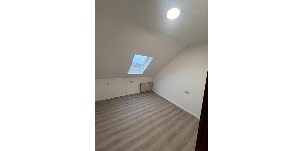 Dachgeschoßwohnung Dörentrup - 2.5 Zimmer, 68 m&sup2;, 400&euro; | Angebot:26391611