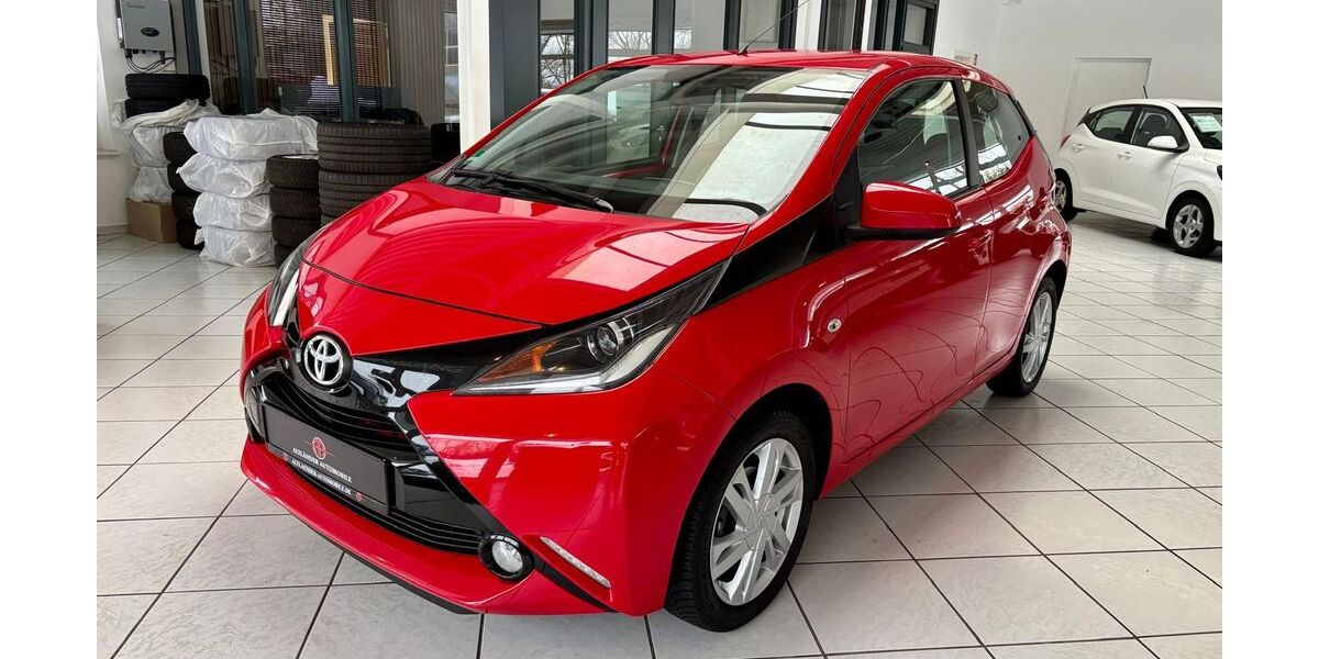 Toyota Aygo (X) 94.800 km 7.299 &euro; Buxtehude 21614