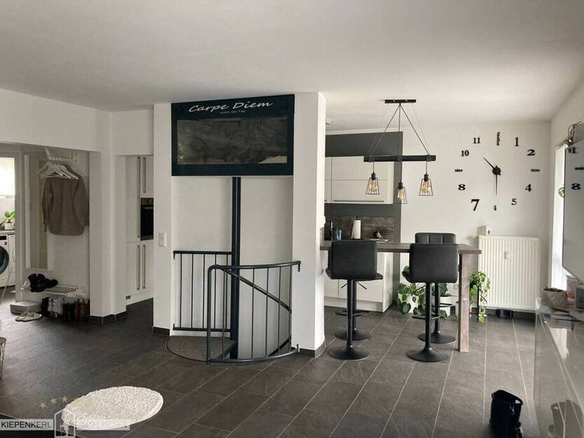 2-Zimmer-Wohnung mit 2 Bädern, Terrasse, Kfz-Stellplatz