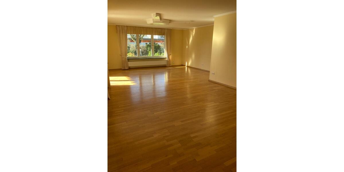 Helle, großzügige Erdgeschosswohnung mit Garten 3 zimmer