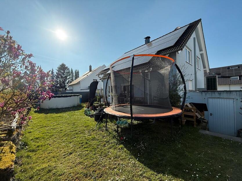 Einfamilienhaus mit EinliegerWohnung, Photovoltaik und Garage