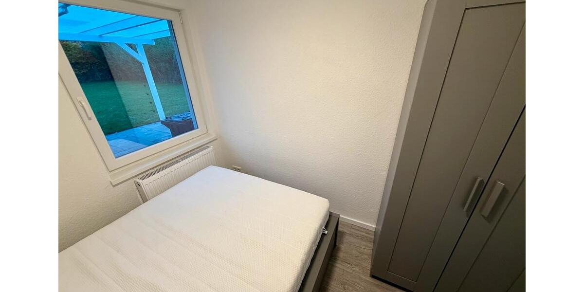 Frischsanierte und Möblierte Haushälfte mit Parkplatz und Garten 3 zimmer