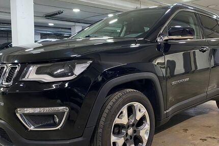 Jeep Compass 129.976 km 15.999 € München 81677