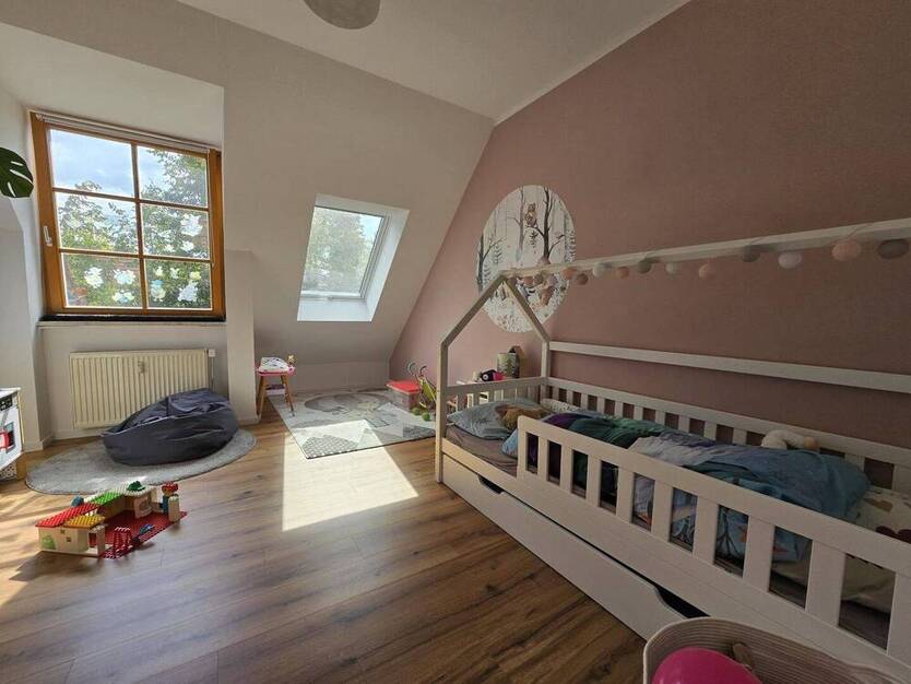 großzügige 4-Zimmer Dachgeschoßwohnung mit Südbalkon in zentraler Lage zu vermieten!!