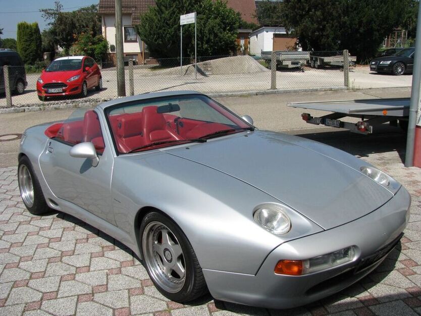 928