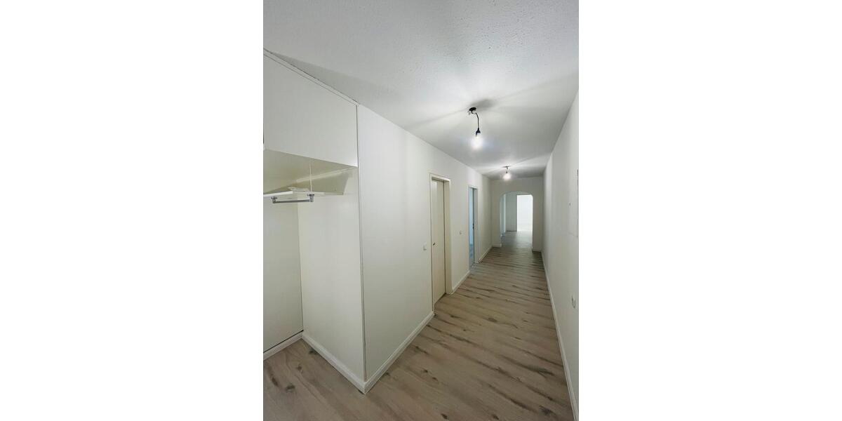 Frisch Sanierte 3,5 Zimmer 108m2 3 zimmer