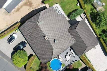 Verkauf Einfamilienhaus mit Einliegerwohnung (ohne Kaution) 8 zimmer