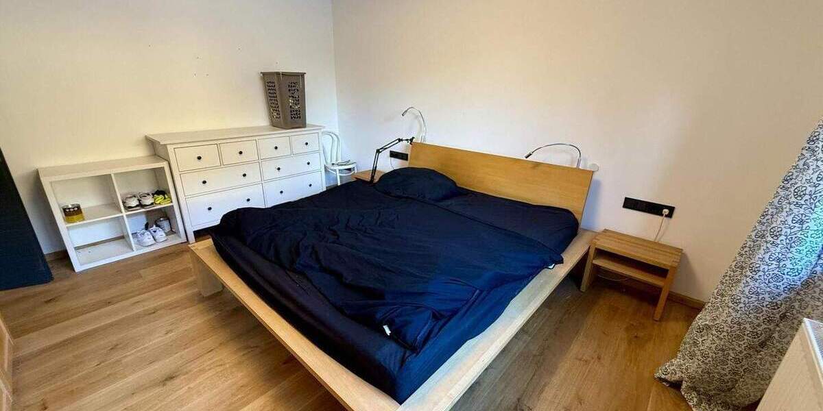 Bungalow Iphofen - 8 Zimmer, 214 m&sup2;, 2.350&euro; | Angebot:25682670