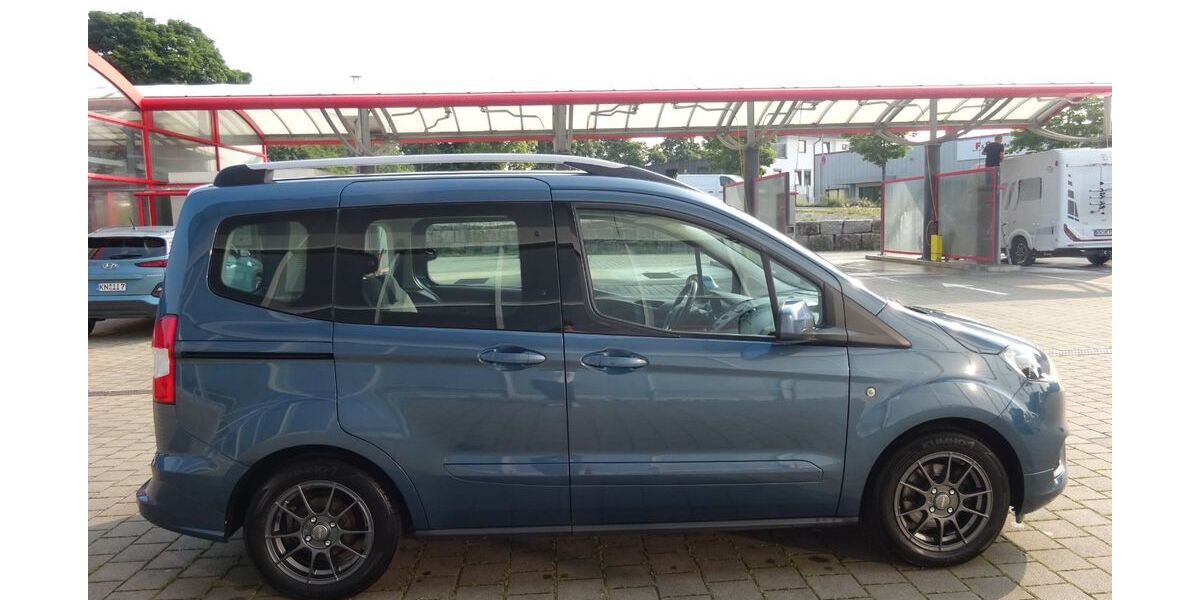 Ford Tourneo Courier 57.206 km 12.480 &euro; Steißlingen 78256