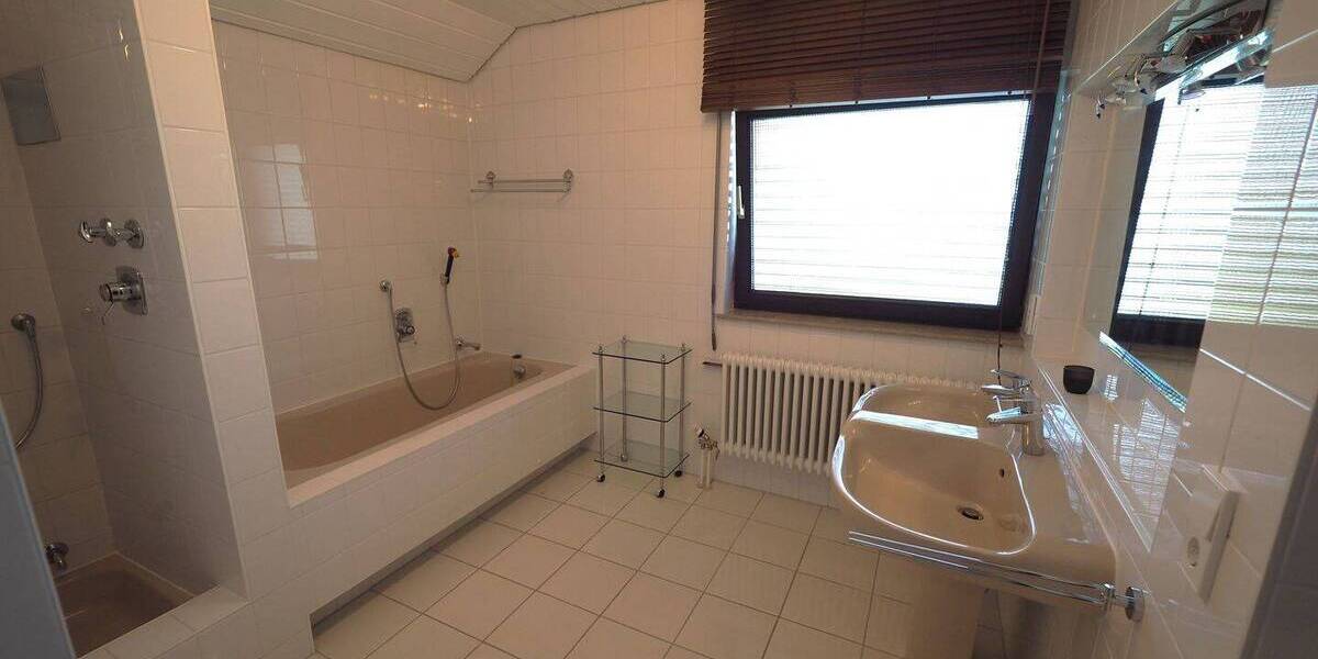 Einfamilienhaus Ammerbuch Entringen - 7 Zimmer, 236 m&sup2;, 930.000&euro; | Angebot:24545059