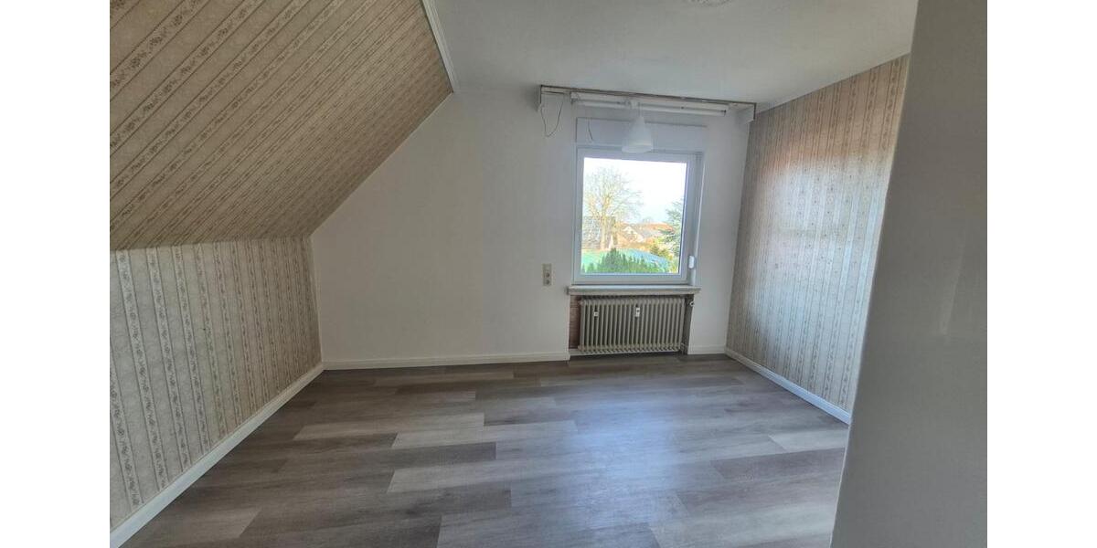 Dachgeschoßwohnung Lübbecke - 5 Zimmer, 190 m&sup2;, 950&euro; | Angebot:26232672
