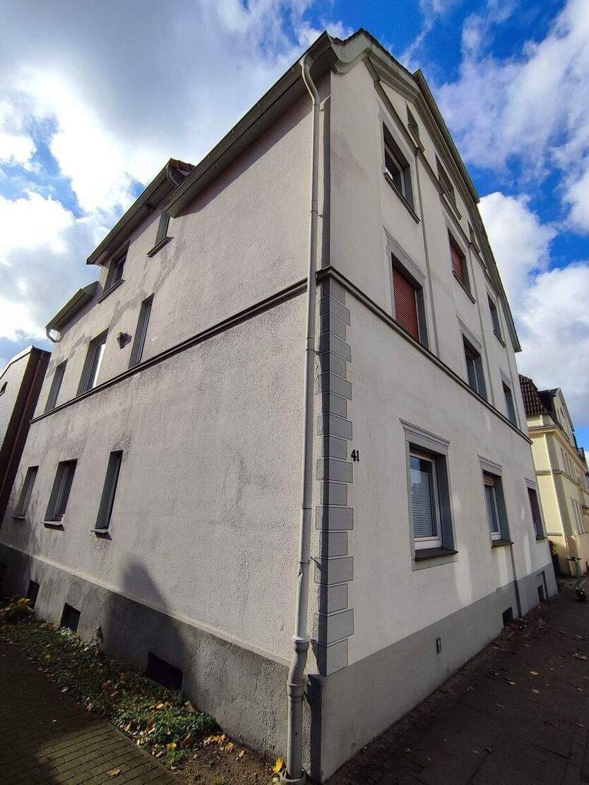 5-Zimmerwohnung, vermietet, renovierungsbedürftig 5 zimmer