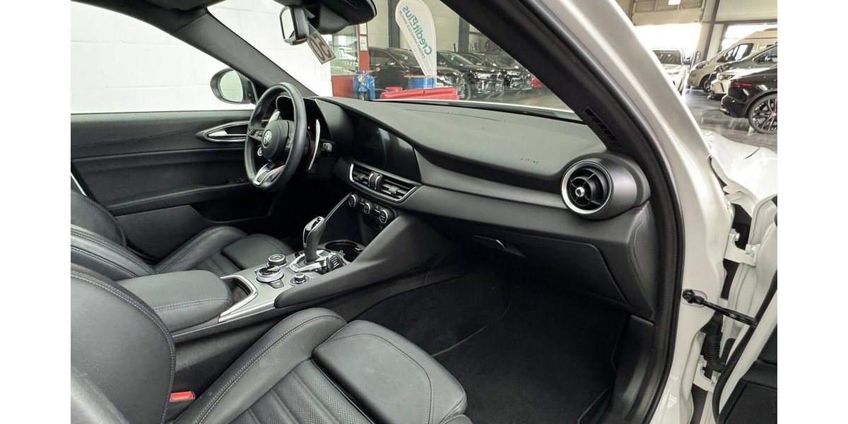 Alfa Romeo Giulia 2.0 Turbo Veloce Q4 Allrad CarPlay 19.700 km 36.450 &euro; Lich 35423