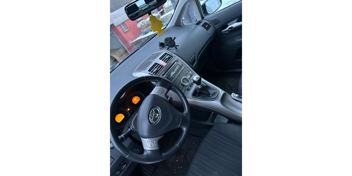 Toyota Auris 185.000 km 3.000 &euro; Halsenbach 56283