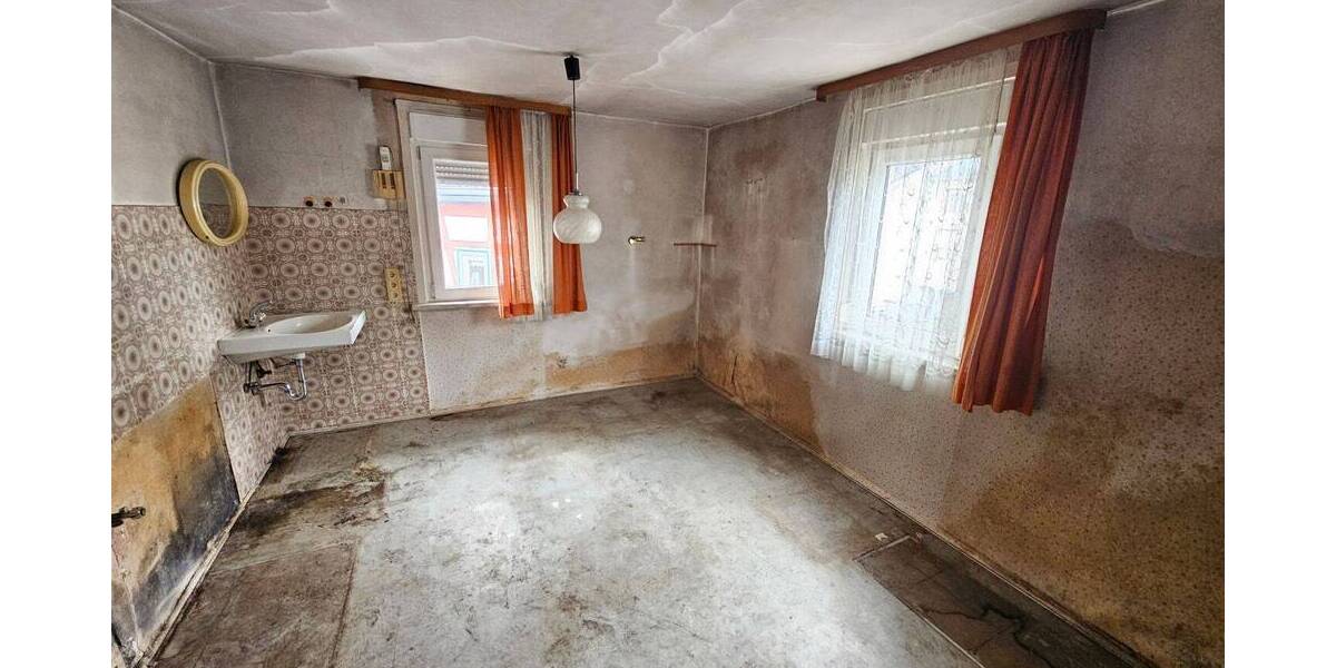 Mehrfamilienhaus, Wohnhaus Rödental Mönchröden - 9 Zimmer, 180 m&sup2;, 120.000&euro; | Angebot:26119197