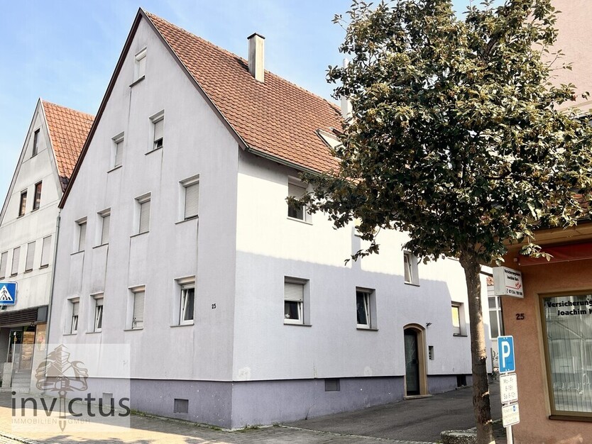 Investition mit Perspektive, sanierungsbedürftige 4- Zimmer Wohnung im Erdgeschoss