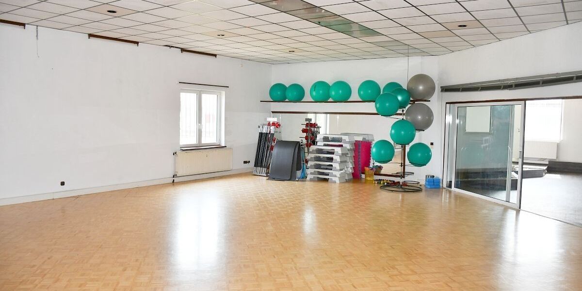 Vielseitig nutzbares Gewerbeanwesen mit großzügigem repräsentativem Wohnhaus zimmer