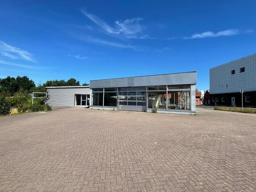 Gewerbefläche mit Ausstellungsfläche und Büroräume auf ca.400qm mit Freifläche an der B73 zu vermieten! zimmer