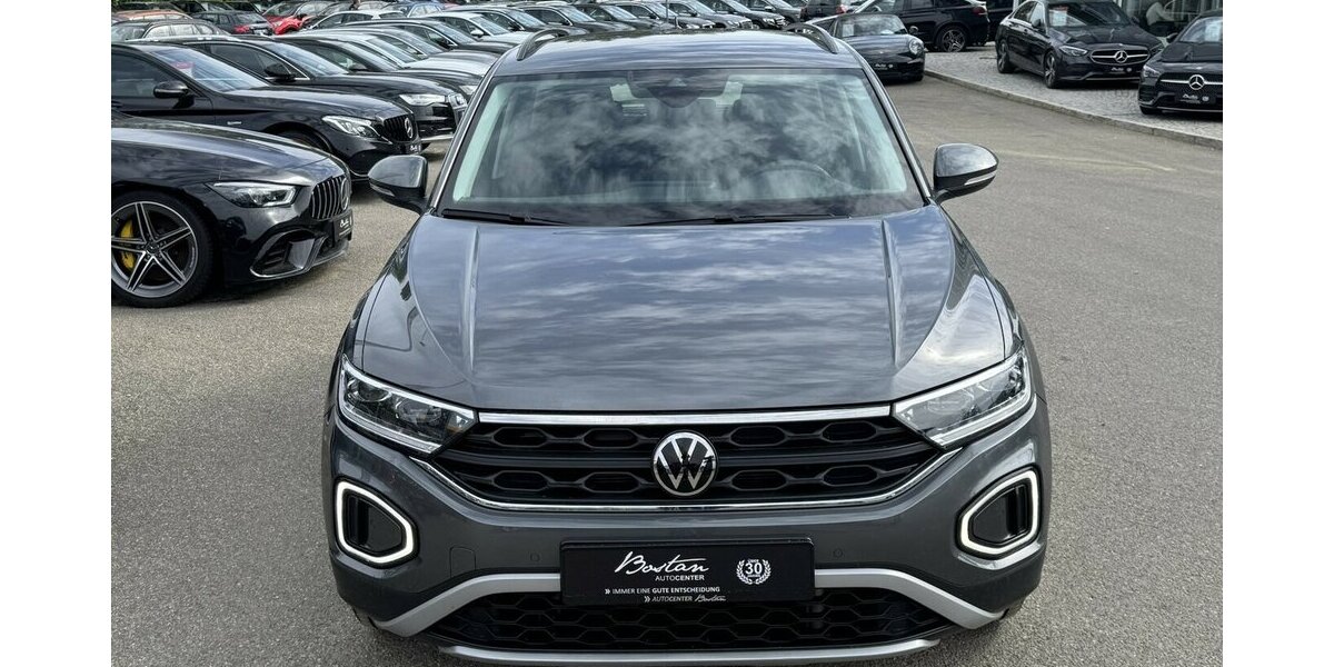 VW T-Roc 1.5 TSI LIFE DSG/NAVI/LED-PLUS/AHK/1.HAND 31.887 km 25.800 &euro; Villingen-Schwenningen 78054