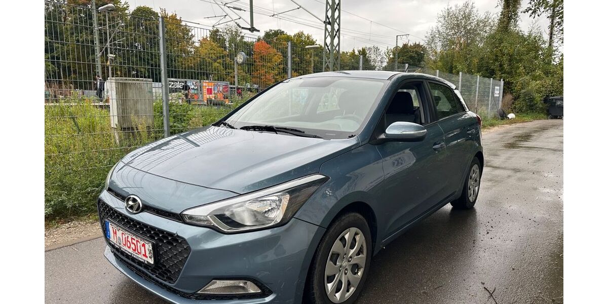 Hyundai i20 44.028 km 6.400 &euro; München 81929