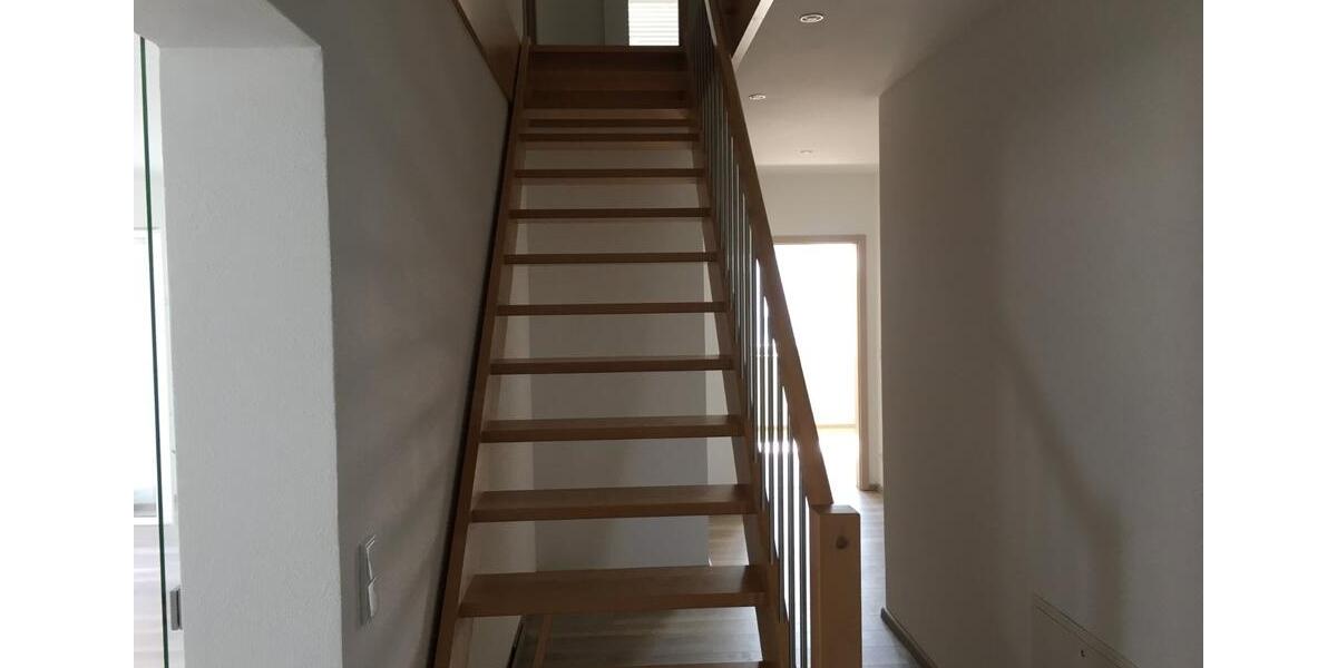 Dachgeschoßwohnung Dürrlauingen - 7 Zimmer, 175 m&sup2;, 1.300&euro; | Angebot:25509717