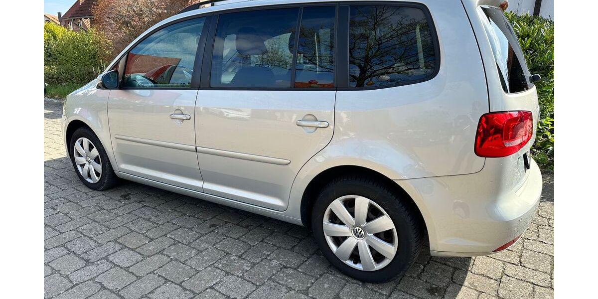 VW Touran 207.300 km 4.900 &euro; Braunschweig 38126
