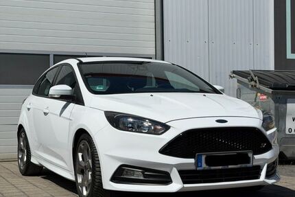 Ford Focus 101.243 km 17.499 &euro; Saarbrücken 66111