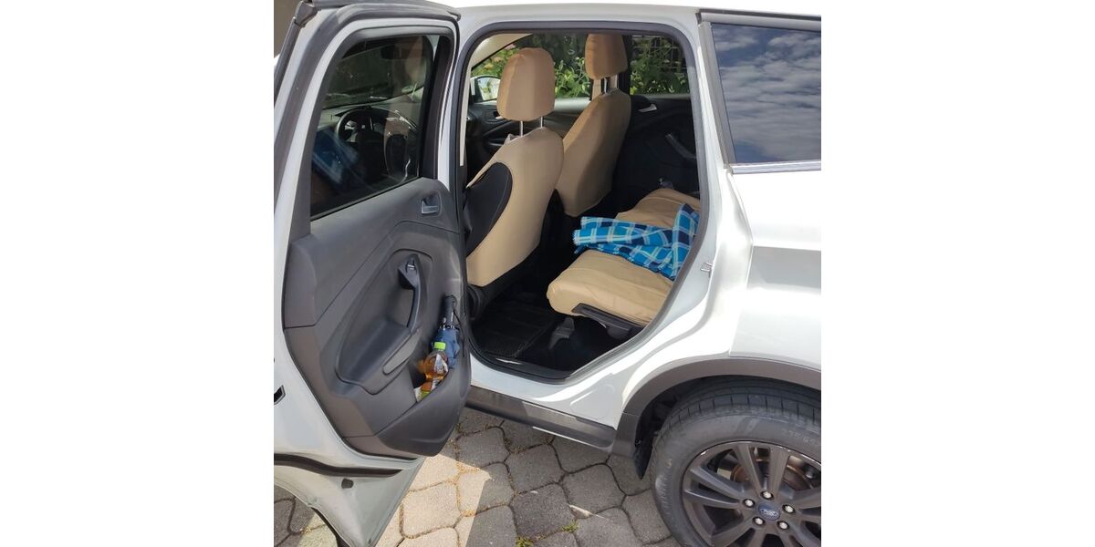 Ford Kuga 151.000 km 9.300 &euro; Otzing 94563