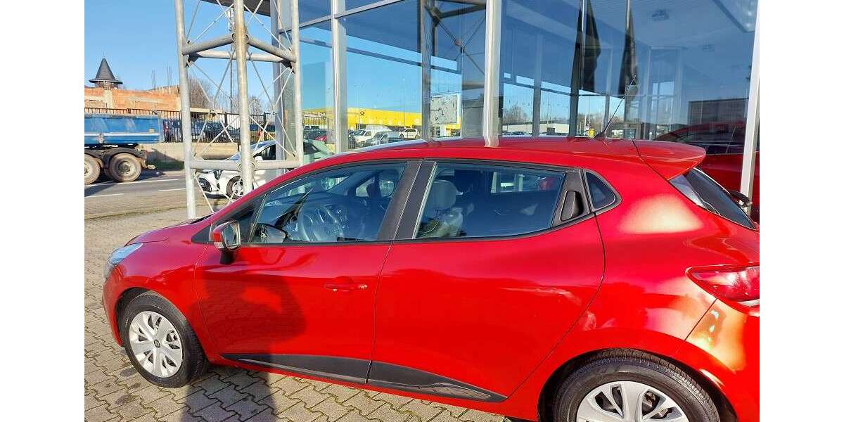 Renault Clio 44.100 km 9.444 &euro; Zwickau 08066