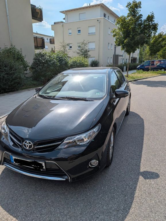 Toyota Auris 140.000 km 7.500 € Unterhaching 82008