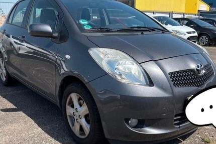 Toyota Yaris 174.000 km 3.300 &euro; Bonn 53227