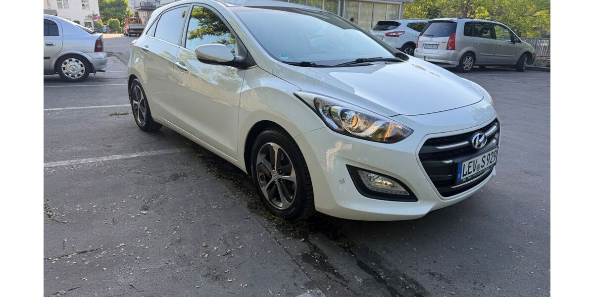 Hyundai i30 99.600 km 10.600 &euro; Leverkusen 51373