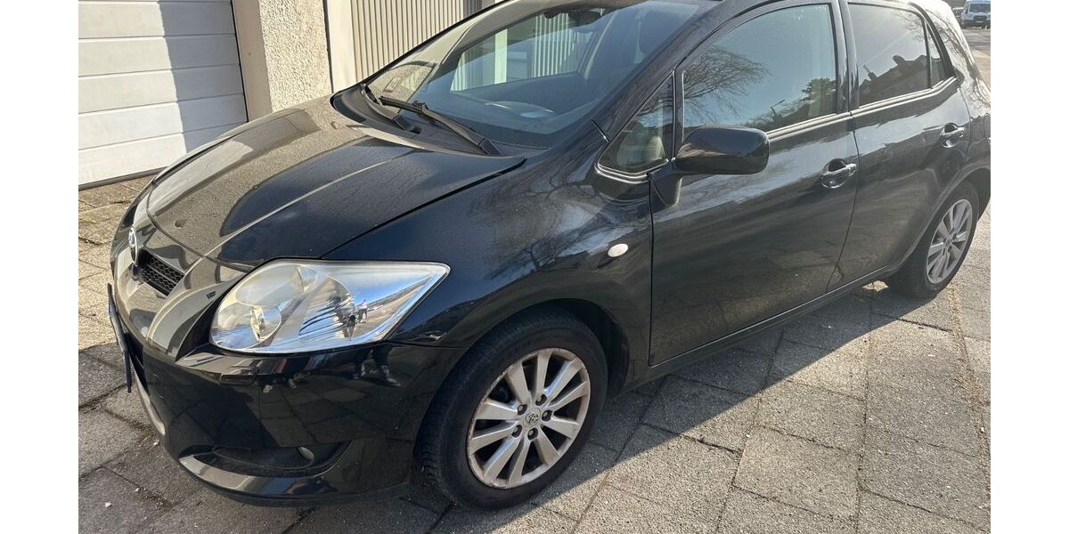 Toyota Auris 141.357 km 2.999 &euro; München 81929