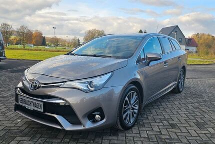 Toyota Avensis 182.000 km 9.990 &euro; Marisfeld 98530