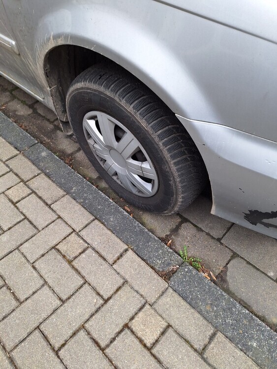 Kia Carnival 235.000 km 2.500 € Dassel 37586