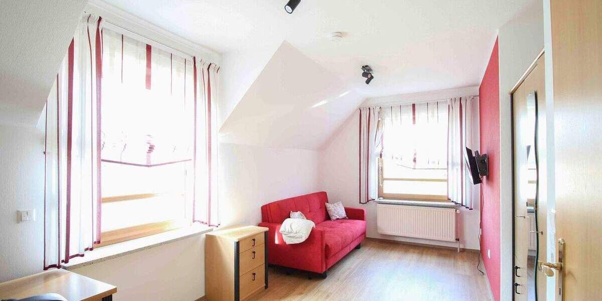 Ein-Zwei- Familienhaus mit großem Grundstück, Sehr Zentral und doch Privat in Luthe 7 zimmer