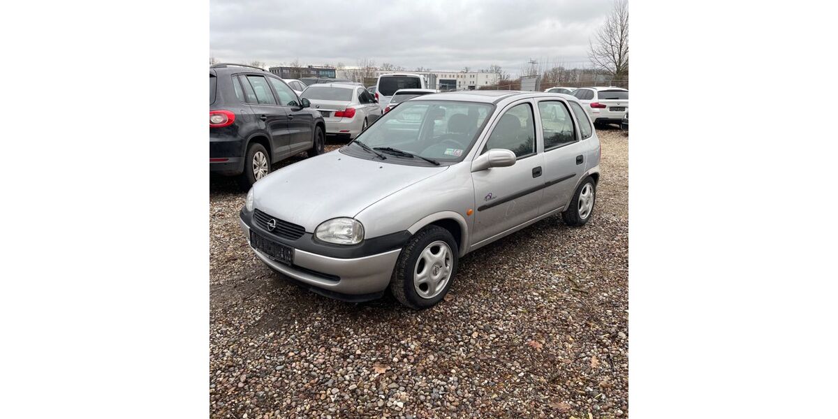 Opel Corsa 81.000 km 2.490 &euro; DAHLEWITZ 15827