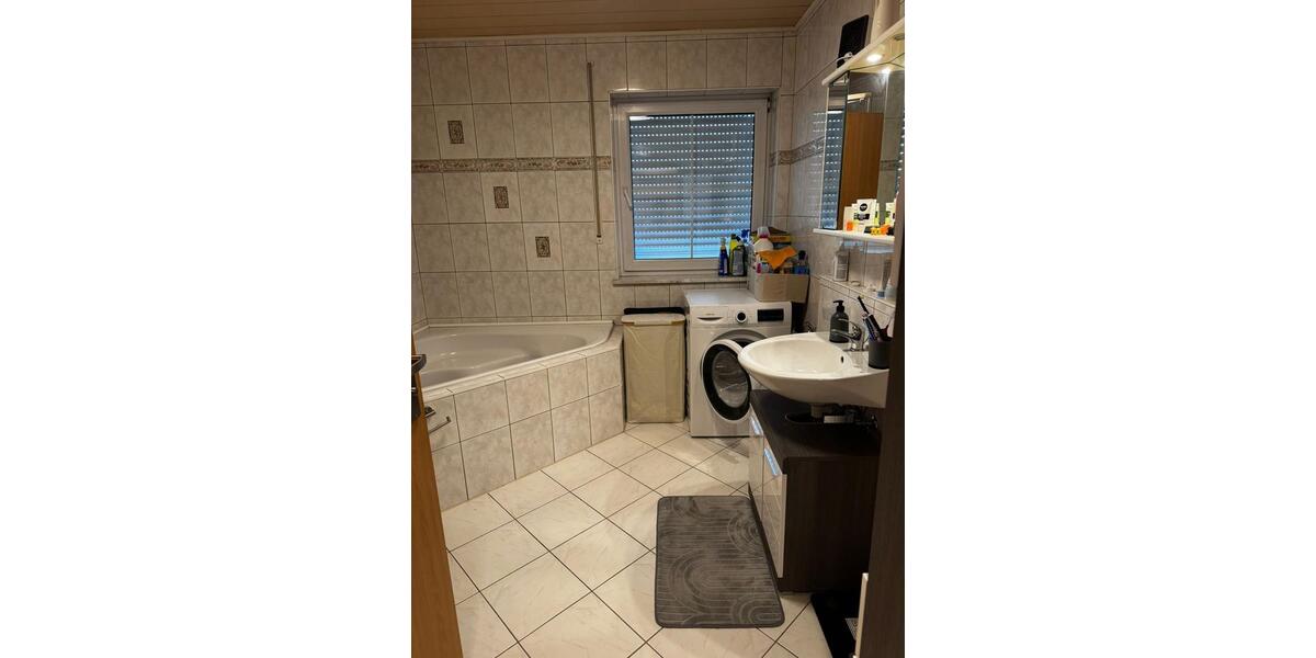 Dachgeschoßwohnung Dingolfing - 4.5 Zimmer, 110 m&sup2;, 1.300&euro; | Angebot:25936868