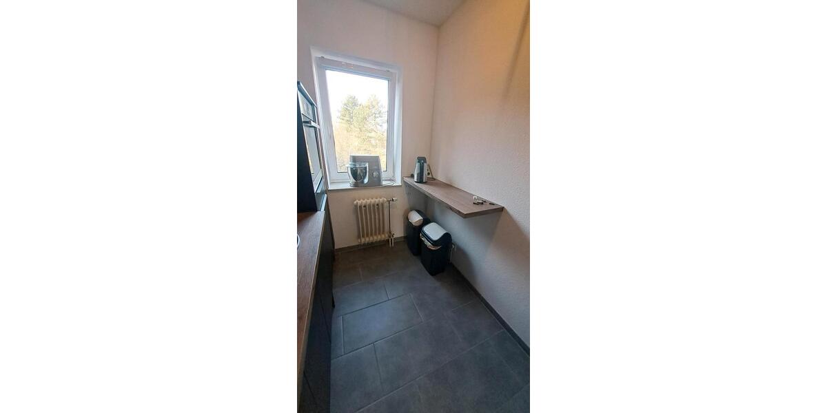 Sanierte 2-Zimmer Wohnung, Balkon, Einbauküche & TG Kleinenbroich zimmer