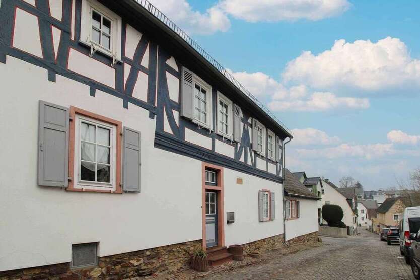 Haus zum Kaufen in Eltville am Rhein 349.000 € 210.26 m²