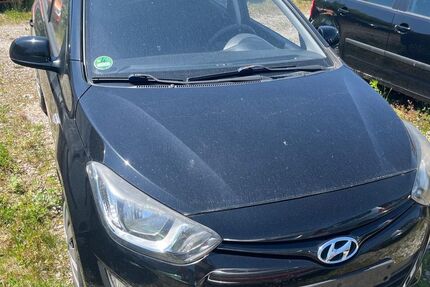 Hyundai i20 98.000 km 2.790 € München 81671