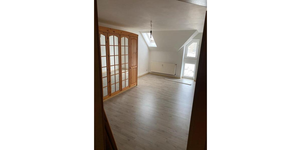 Dachgeschoßwohnung Lüder - 4 Zimmer, 116 m&sup2;, 950&euro; | Angebot:23865055