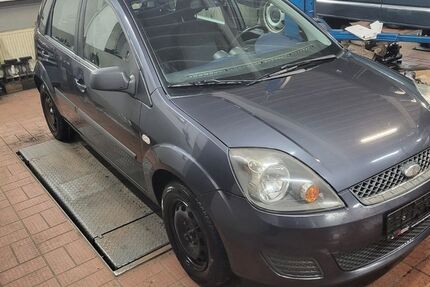 Ford Fiesta 264.500 km 2.850 &euro; Hohenlockstedt 25551